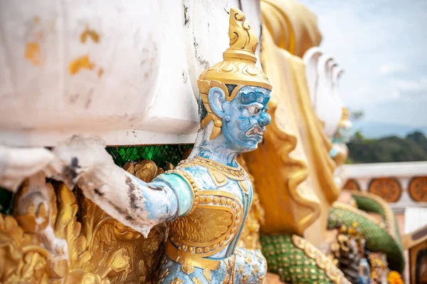 Golden Big Buddha Pattaya Thailand Sommardag Högkvalitativt Foto Royaltyfria Stockfoton