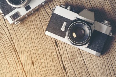 Tahtada fotokopi alanı olan eski bir film kamerası