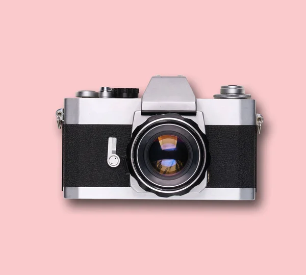 Pembe Arka Planda Gölgeli Eski Bir Film Kamerası — Stok fotoğraf