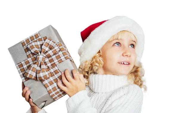 Boldog Izgatott Lány Gyermek Kezében Karácsonyi Ajándék Doboz Elszigetelt Fehér — Stock Fotó