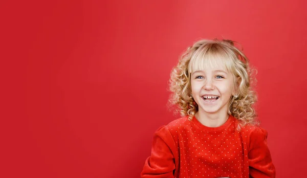 Boldog Izgatott Lány Gyerek Piroson Karácsony Emberek Koncepciója Boldog Évet — Stock Fotó
