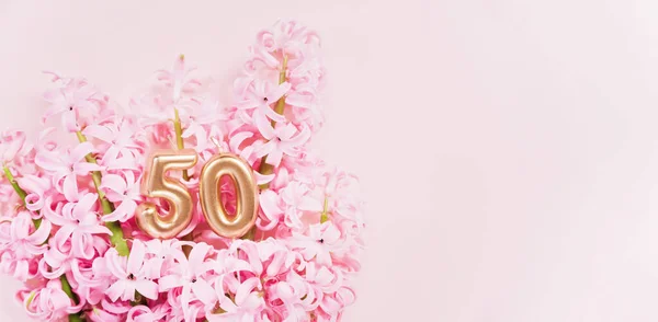 Number Fifty Golden Celebration Birthday Candle Pink Flowers Background Years — Fotografia de Stock