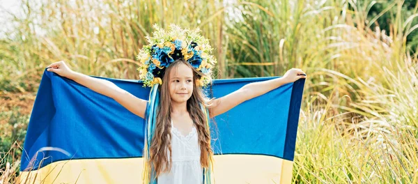 Oekraïense Meisje Met Gele Blauwe Vlag Van Oekraïne Familie Eenheid — Stockfoto