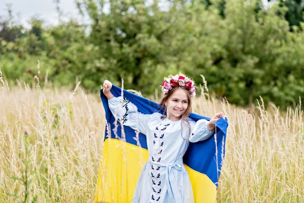Día Bandera Independencia Ucrania Día Constitución Niña Ucraniana Camisa Bordada — Foto de Stock