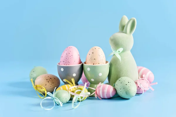 Happy Easter Greeting Card Patung Kelinci Paskah Hijau Pastel Lembut — Stok Foto