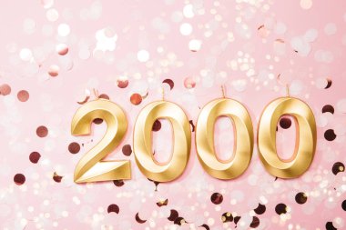 2000 takipçi kartı. Sosyal ağlar, bloglar için şablon. Şenlikli arka plan sosyal medya kutlama afişi. Çevrimiçi topluluk hayranları. 22.000 abone.