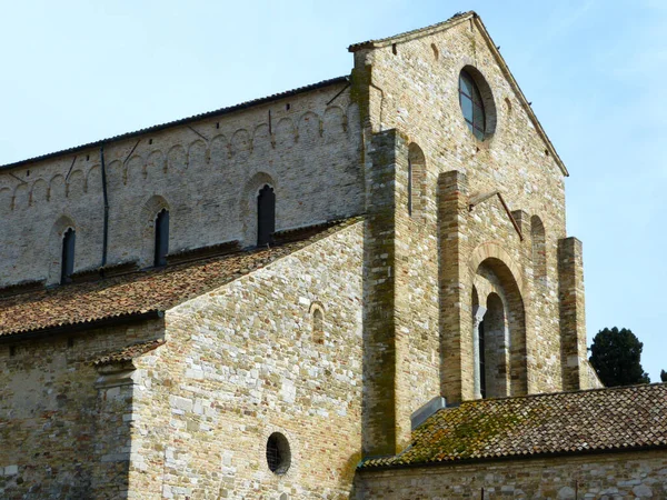 Πρόσοψη Της Βασιλικής Της Santa Maria Assunta Στην Πόλη Aquileia — Φωτογραφία Αρχείου