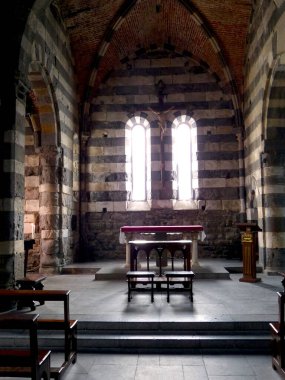 İtalya 'nın Liguria kentindeki Portovenere sembol San Pietro antik kilisesinin içi.