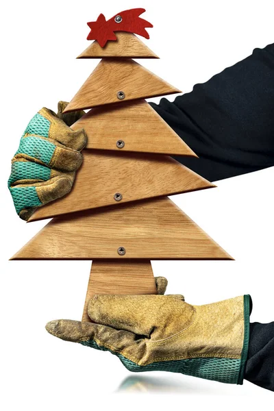 Χέρια Προστατευτικά Γάντια Εργασίας Κρατώντας Ένα Μικρό Ξύλινο Χριστουγεννιάτικο Δέντρο — Φωτογραφία Αρχείου