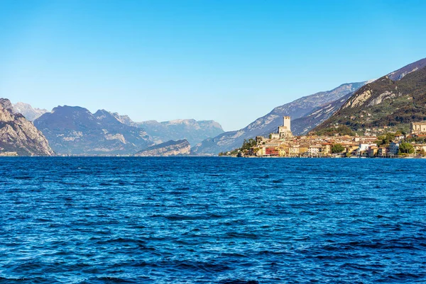 Gardameer Lago Garda Het Kleine Malcesine Dorp Met Het Kasteel — Stockfoto
