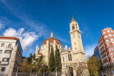 Saint Manuel ve Saint Benedict Kilisesi (Iglesia de San Manuel y San Benito), XX yüzyıl, Neo-Bizans tarzı, Calle de Alcala, Madrid şehir merkezi, İspanya, güney Avrupa.