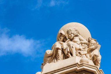 Anıt ve fıskiyenin Miguel de Cervantes, Plaza de Espana 'da (İspanya Meydanı), Madrid' de, Madrid 'de, İspanya' da, Güney Avrupa 'da. 