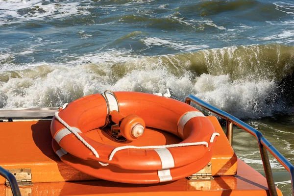 Boya Vida Naranja Con Una Luz Emergencia Para Localización Sobre — Foto de Stock