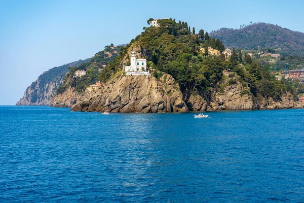 Portofino Falu Hegyvidéki Fehér Világítótornya Genova Tartomány Liguria Olaszország Európa — Stock Fotó