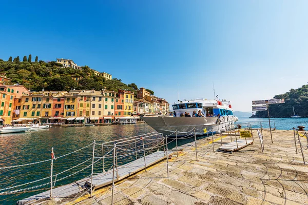 Portofino Italy Apr 2023 Пором Туристами Сан Фруттуосо Знаменитому Селі — стокове фото