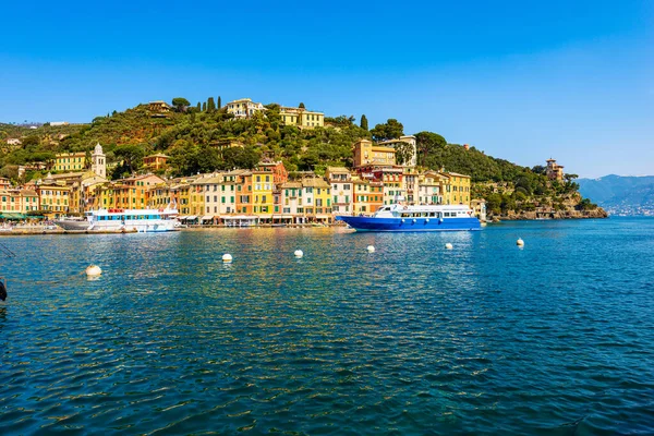Turistfärjor Den Berömda Byn Portofino Lyxiga Turistort Genua Ligurien Italien — Stockfoto