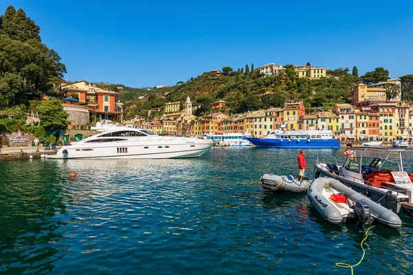 Portofino Italien Apr 2023 Vacker Hamn Portofino Med Två Turistfärjor — Stockfoto