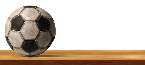 Detailní Záběr Starého Koženého Fotbalového Míče Dřevěném Stole Izolovaném Bílém — Stock fotografie