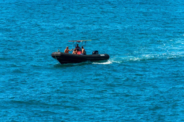 Spezia Italien Juli 2022 Motorgetriebenes Schwarzes Schlauchboot Mit Einer Gruppe — Stockfoto