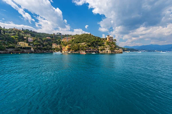 意大利利古里亚热那亚省豪华旅游胜地Portofino村的海岸 — 图库照片