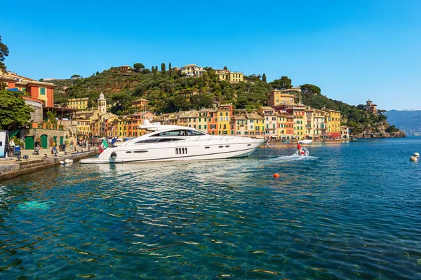 Cityscape Порт Portofino Розкішною Яхтою Пришвартованою Туристичний Курорт Провінції Генуя — стокове фото