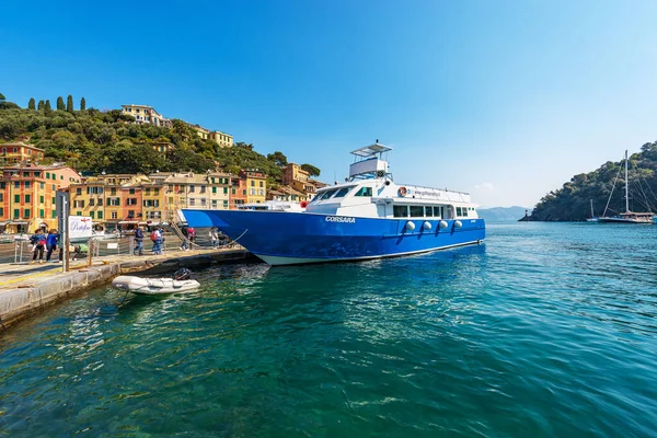 Portofino Italy Apr 2023 Туристичний Пором Знаменитому Селі Портофіно Туристичний — стокове фото