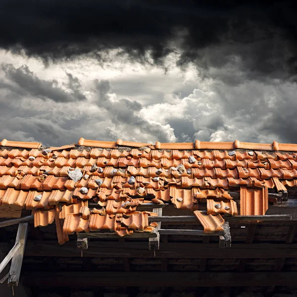 Kasırgadan Zarar Gören Terracotta Turuncu Kiremitli Pantiles Coppo Talyanca Coppo — Stok fotoğraf