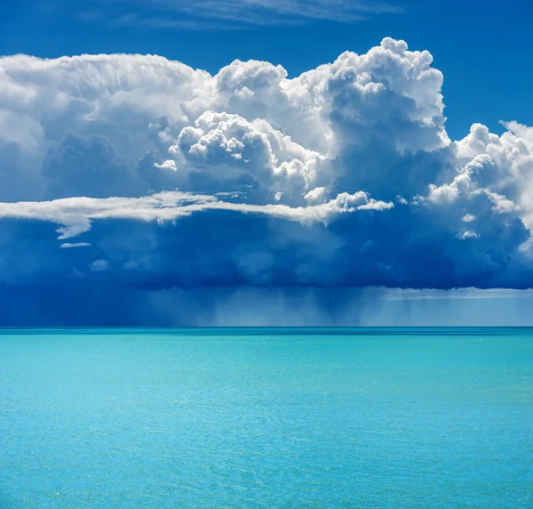 Schöne Meereslandschaft Mit Gewitterwolken Cumulonimbus Und Sintflutartigem Regen Mittelmeer Ligurisches — Stockfoto