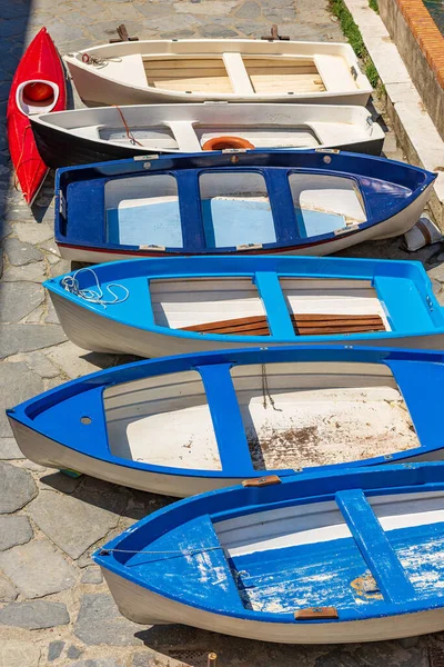 Grupo Pequenos Barcos Velhos Ancorados Cais Porto Antiga Aldeia Tellaro — Fotografia de Stock