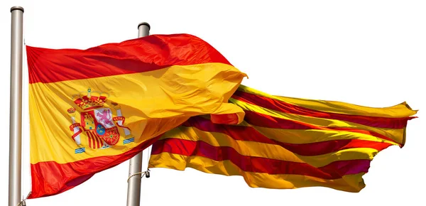 西班牙和加泰罗尼亚国旗 Rojigualda和Senyera 的特写 旗杆在风中飘扬 与白色背景隔离 西班牙 — 图库照片