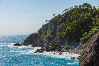 Küçük Framura ve Bonassola köyü, Cinque Terre, La Spezia ili, Liguria, İtalya, güney Avrupa arasında mavi Akdeniz (Ligurian denizi) ile Rocky sahili ve uçurumları. 