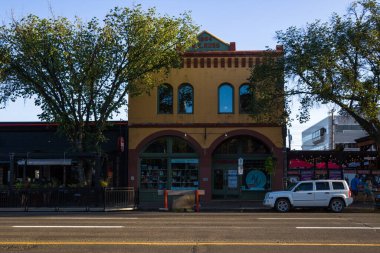  Strathcona Tarihi Bölgesi - eski tuğla evler, tiyatro, dükkanlar ve kafeler, Eski Postane. Edmonton, Alberta, Kanada