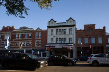  Strathcona Tarihi Bölgesi - eski tuğla evler, tiyatro, dükkanlar ve kafeler, Eski Postane. Edmonton, Alberta, Kanada