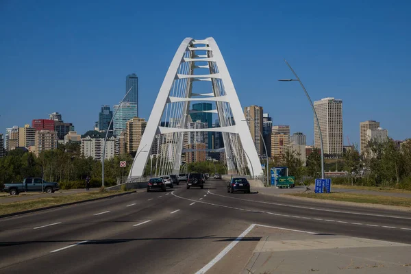 stock image  Bridge over the North Saskatchewan River. Day traffic, summer time. modern architecture, panorama of the city Edmonton, Alberta, Canada 