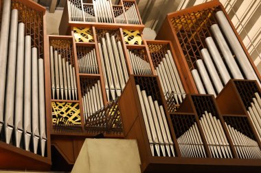 Pipe Organ - modern müzik aleti.