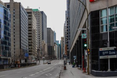 Mimari detaylar, balkonlar, çatılar, çeşitli pencereler. Binaların eski elementleri. Montreal