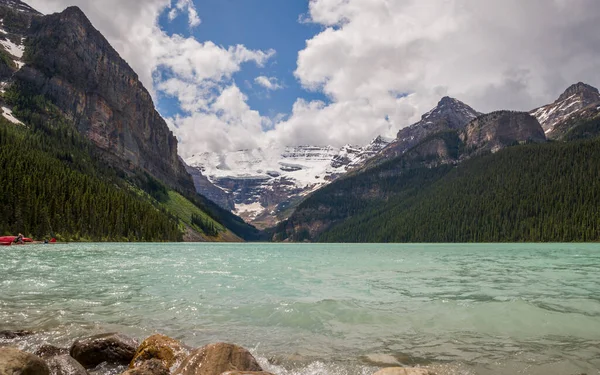 Гірське Озеро Хвойними Лісами Чистою Водою Концепція Активного Фототуризму Banff — стокове фото