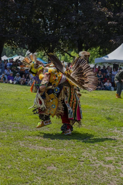 Geleneksel Pow Wow Kanada Ulusal Yerli Halk Günü Kutluyor Dans — Stok fotoğraf