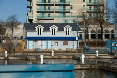 Ontario Gölü ve Kanada 'nın Ontario limanındaki sahil parkının genel panoramik manzarası