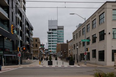 Kitchener Ontario 'nun tarihi bir parçası. Eski evler, yerel dükkanlar ve kafeler. Modern mimarisi olan. Turistik yerler. Genel plan. Kitchener, Ontario, Kanada