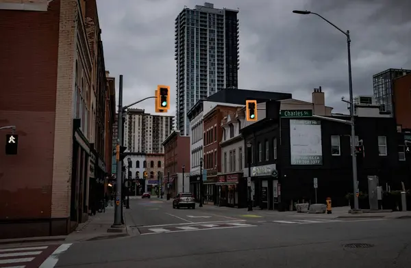 Kitchener Ontario 'nun tarihi bir parçası. Eski evler, yerel dükkanlar ve kafeler. Modern mimarisi olan. Turistik yerler. Genel plan. Kitchener, Ontario, Kanada