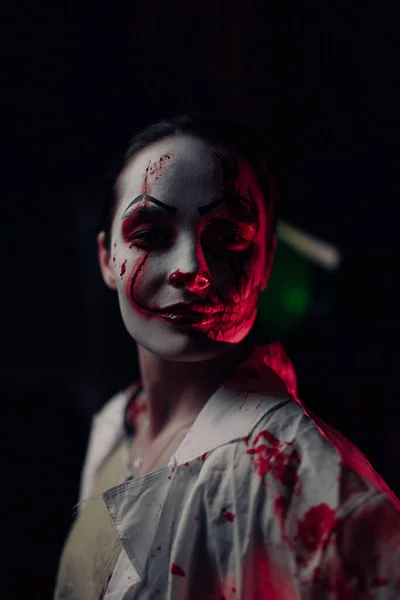 Портрет Молодої Жінки Образі Кровожерливого Зомбі Жахливими Ранами Обличчі Кривавим — стокове фото