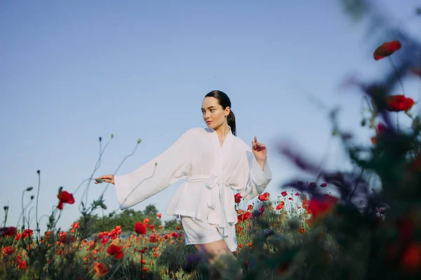 Young Woman White Clothes Walking Enjoying Flowering Poppies Meadow Sky — Stock Photo, Image