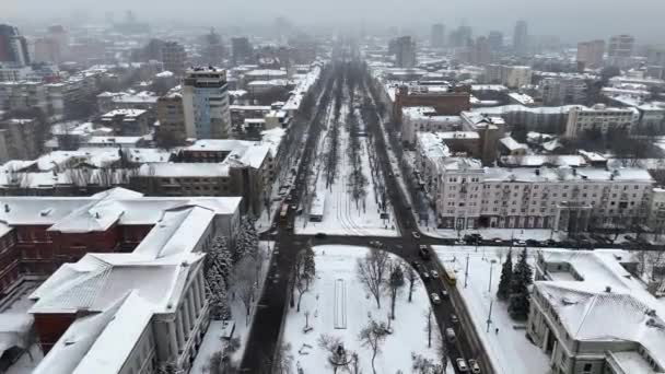 Inverno Cidade Dnipro Ucrânia Neve Rua Coberta Com Carros Tráfego — Vídeo de Stock