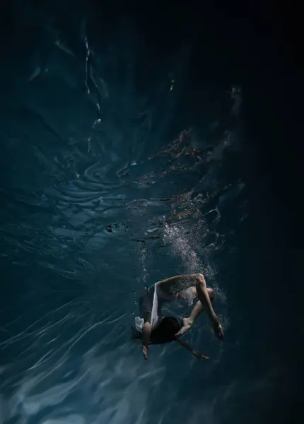 Underwater Shoot Beautiful Ballerina White Dress Swimming Dancing Water Sunbeams — Stock Photo, Image