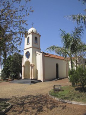 Ribeiro do Sul 'un Matriz Meydanı' nın büyüleyici manzarası, bu So Paulo kasabasının yerel mimarisini ve dingin atmosferini gözler önüne seriyor.
