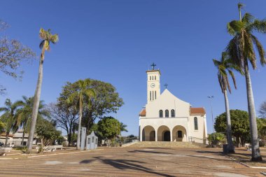 Amrico de Campos 'un ana meydanının güzel manzarası büyüleyici kiliseyi ve yemyeşil çevreyi gözler önüne seriyor.