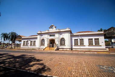 Barretos 'taki kare ve tren istasyonu So Paulo büyüleyici mimariyi ve hayat dolu toplum yaşamını sergiliyor ve bu tarihi şehrin tüm detaylarını yakalıyor.