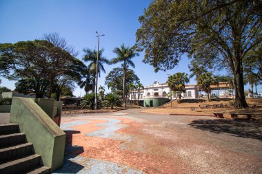 Barretos 'taki kare ve tren istasyonu So Paulo büyüleyici mimariyi ve hayat dolu toplum yaşamını sergiliyor ve bu tarihi şehrin tüm detaylarını yakalıyor.