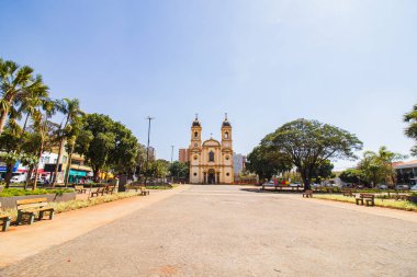 Barretos şehir merkezindeki Kutsal Ruh Katedrali 'nin çarpıcı fotoğrafı So Paulo, muhteşem mimarisini ve canlı atmosferini vurguluyor.